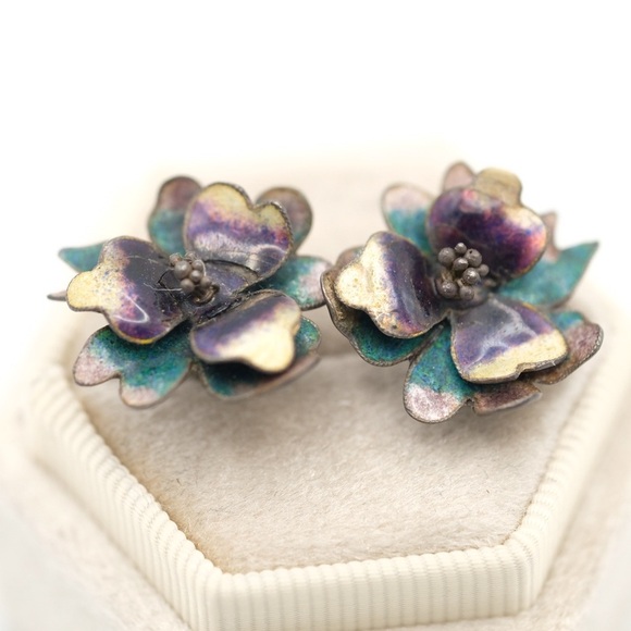 Vintage Enamel Figural Orchid Post Earrings STUNNING 🙌🏻✨⏰💭🤝⌛️ - Picture 3 of 9